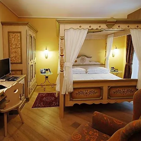 Hotel Bes & 4*